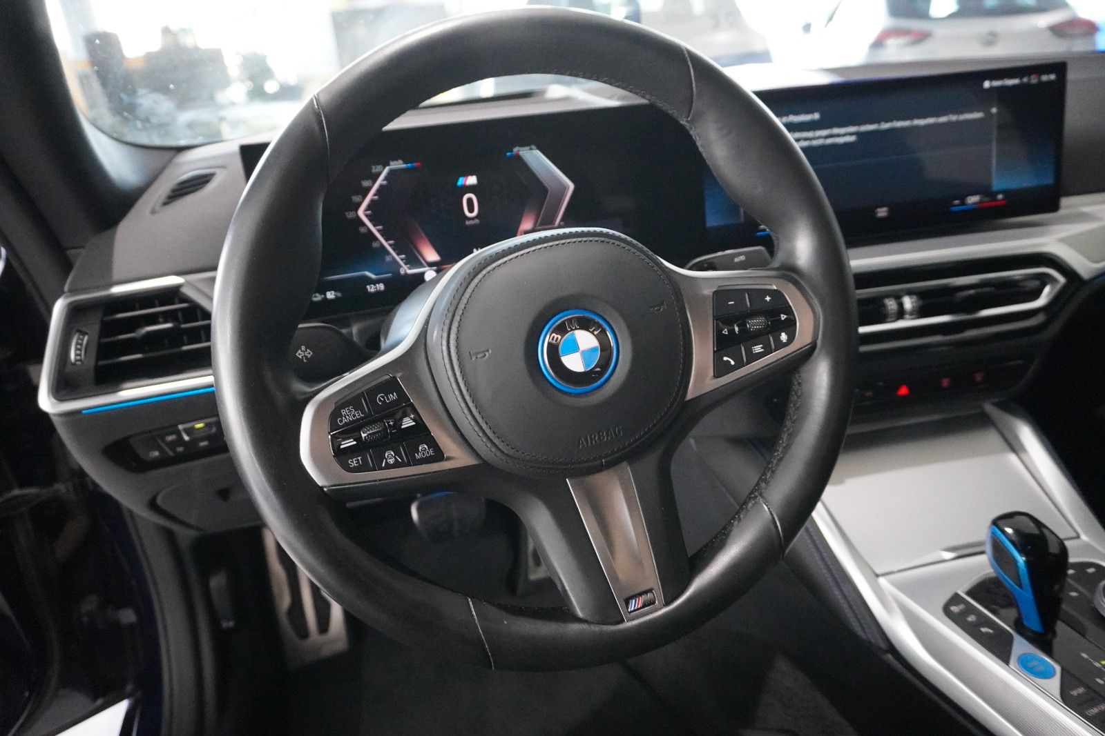 Fahrzeugabbildung BMW i4 Gran Coupe 40 eDrive M-SPORT NAVI/LED/360°/SH