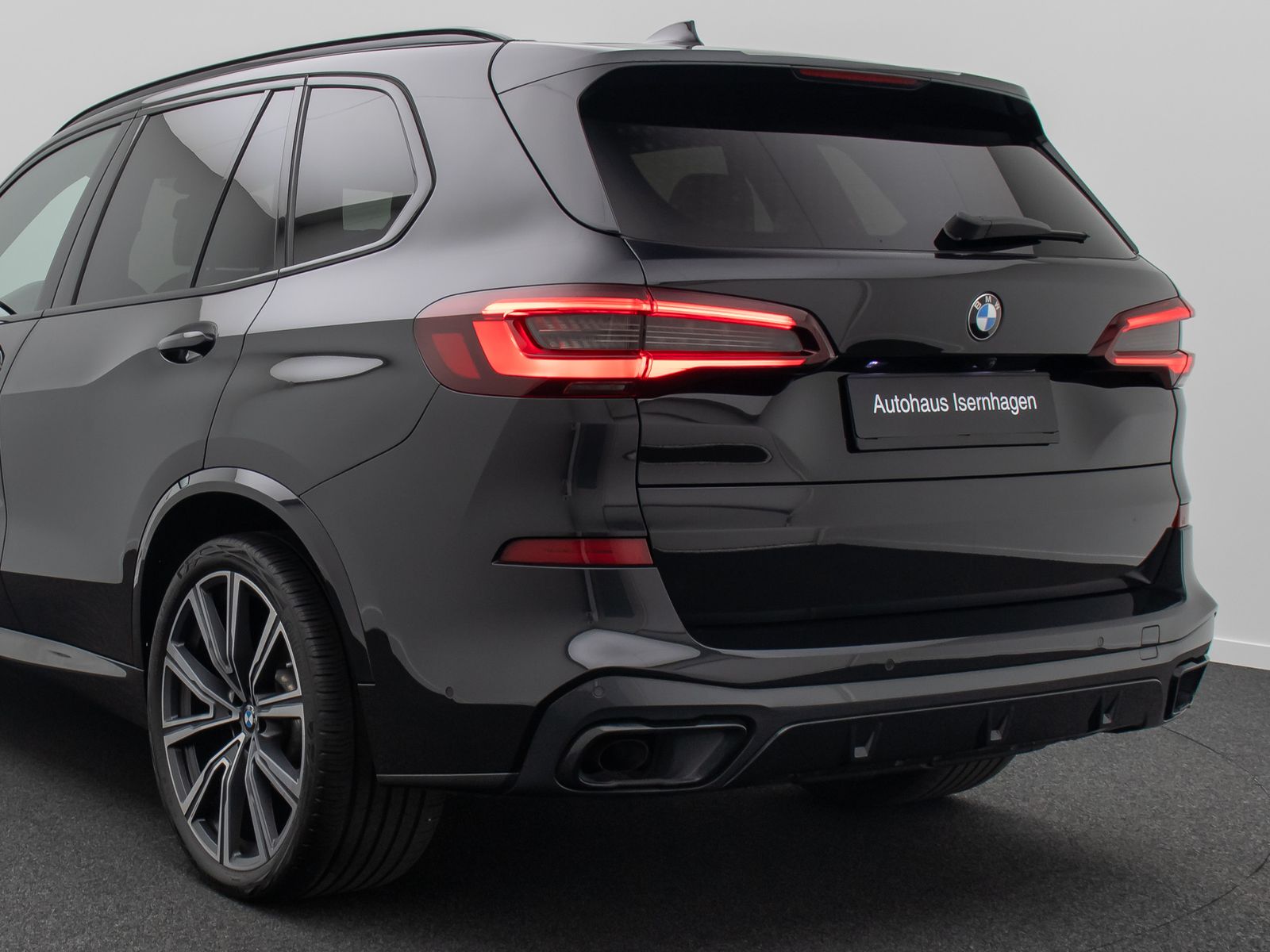 Fahrzeugabbildung BMW X5 xD30d M Sport 360°SoftCl HUD Panorama Belüftu