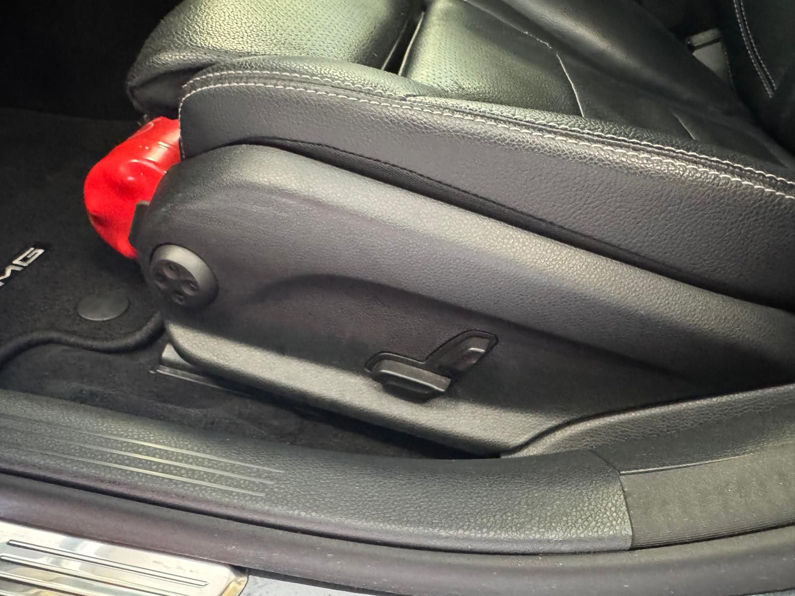 Fahrzeugabbildung Mercedes-Benz C 300 T-Modell/AMG LINE/PANORAMA/NAVI/BURMESTER