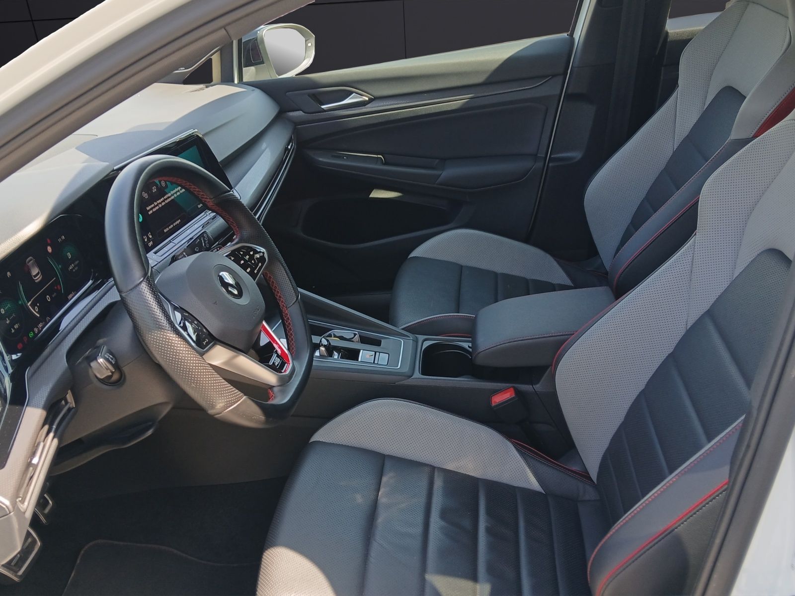 Fahrzeugabbildung Volkswagen Golf VIII GTI Clubsport Matrix Navi Leder Pano A