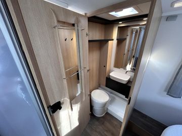 Sunlight Adventure T Ford 690L HUBBETT Backofen SAT TV 