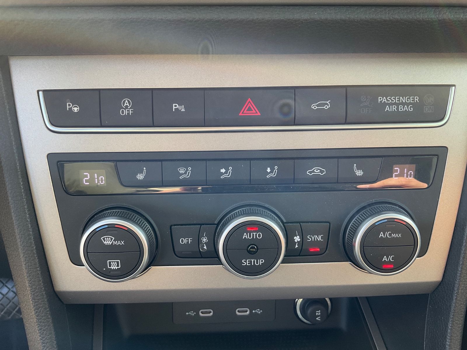 Fahrzeugabbildung SEAT Ateca 1.5 TSI Xperience DSG,LED,Kamera,Navi,GJR
