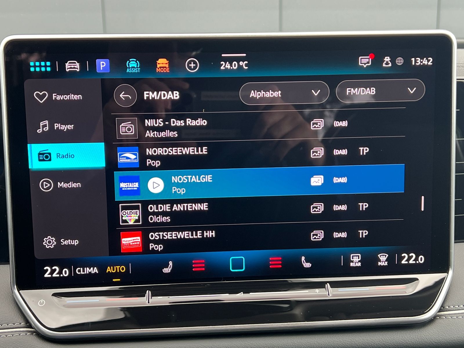 Fahrzeugabbildung Volkswagen Tiguan Elegance 1.5 eTSI DSG *AHK, IQ.Light, Nav