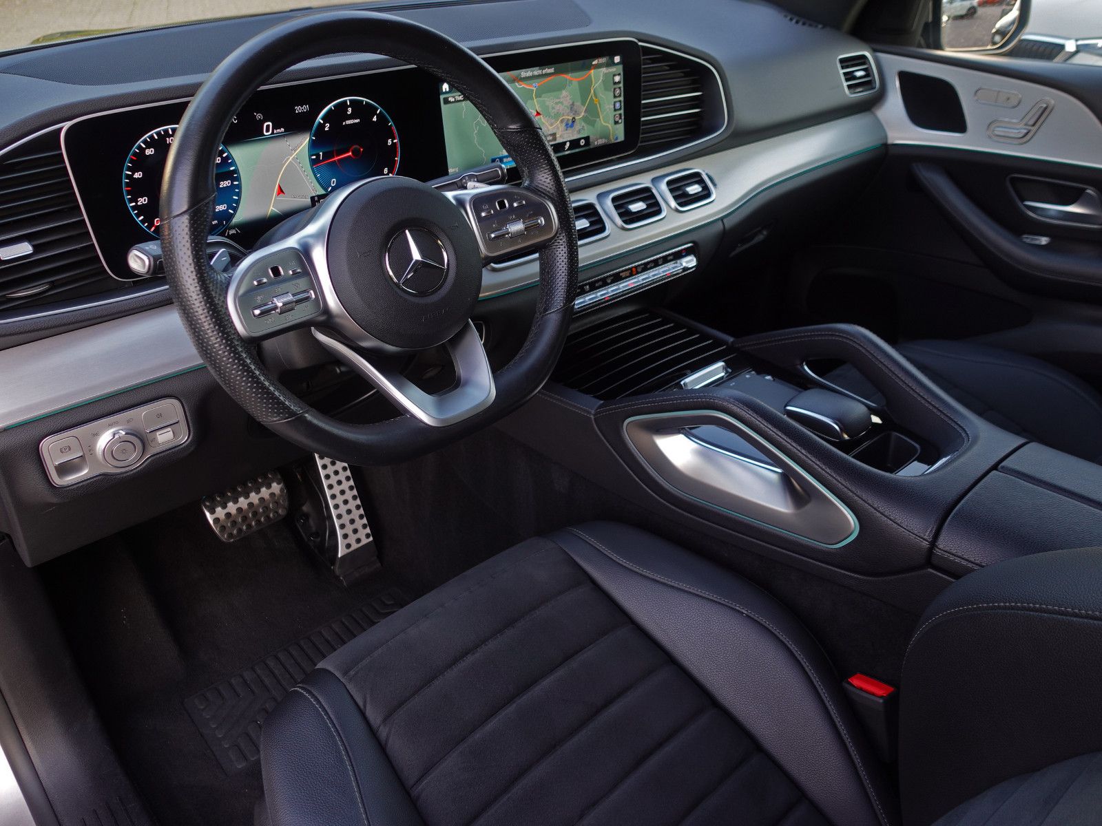 Fahrzeugabbildung Mercedes-Benz GLE 300d 4MATIC 9G-Tronic AMG Line M-BEAM AHK