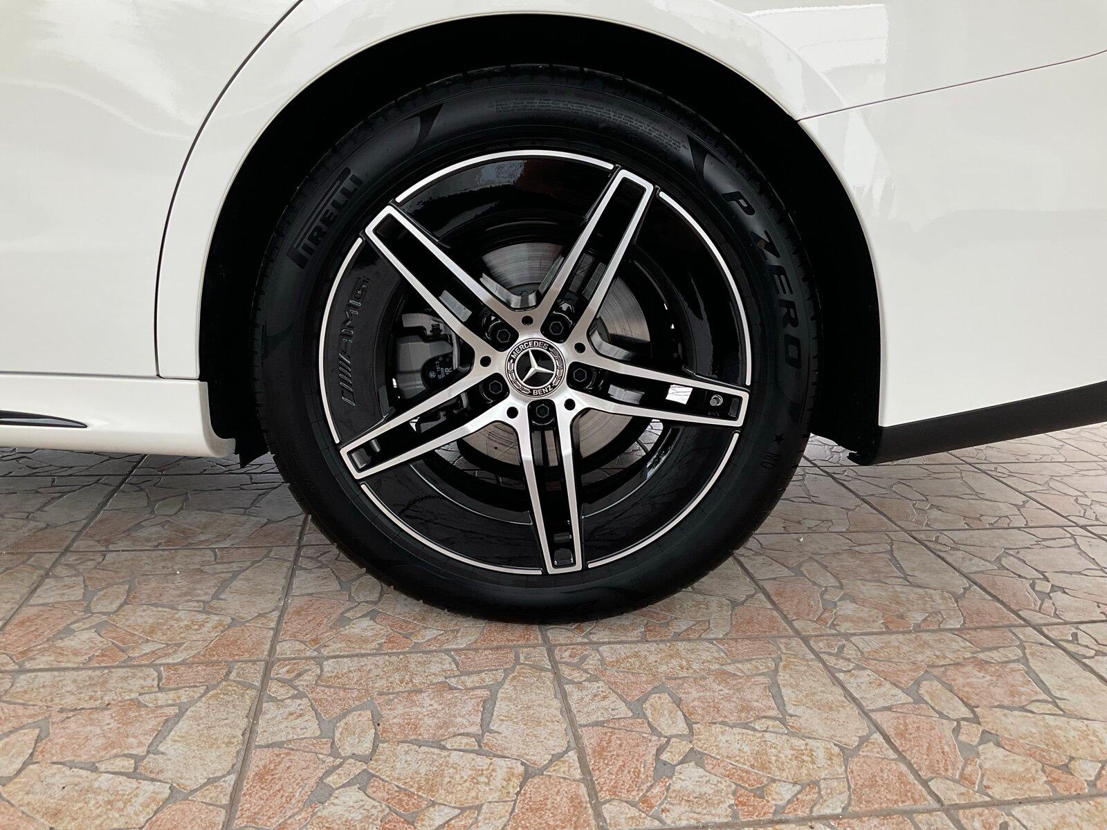Mercedes-Benz E 220 d 4M T AMG Line/Distronic/Digital/Kamera