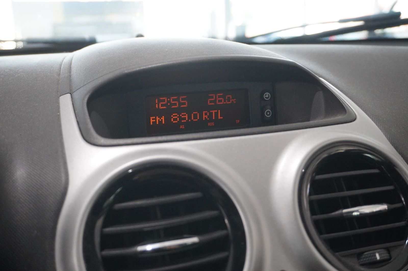 Fahrzeugabbildung Opel Corsa D 1.4 TÜR 150 JAHRE KLIMA/SHZ/TEMP./SPORT