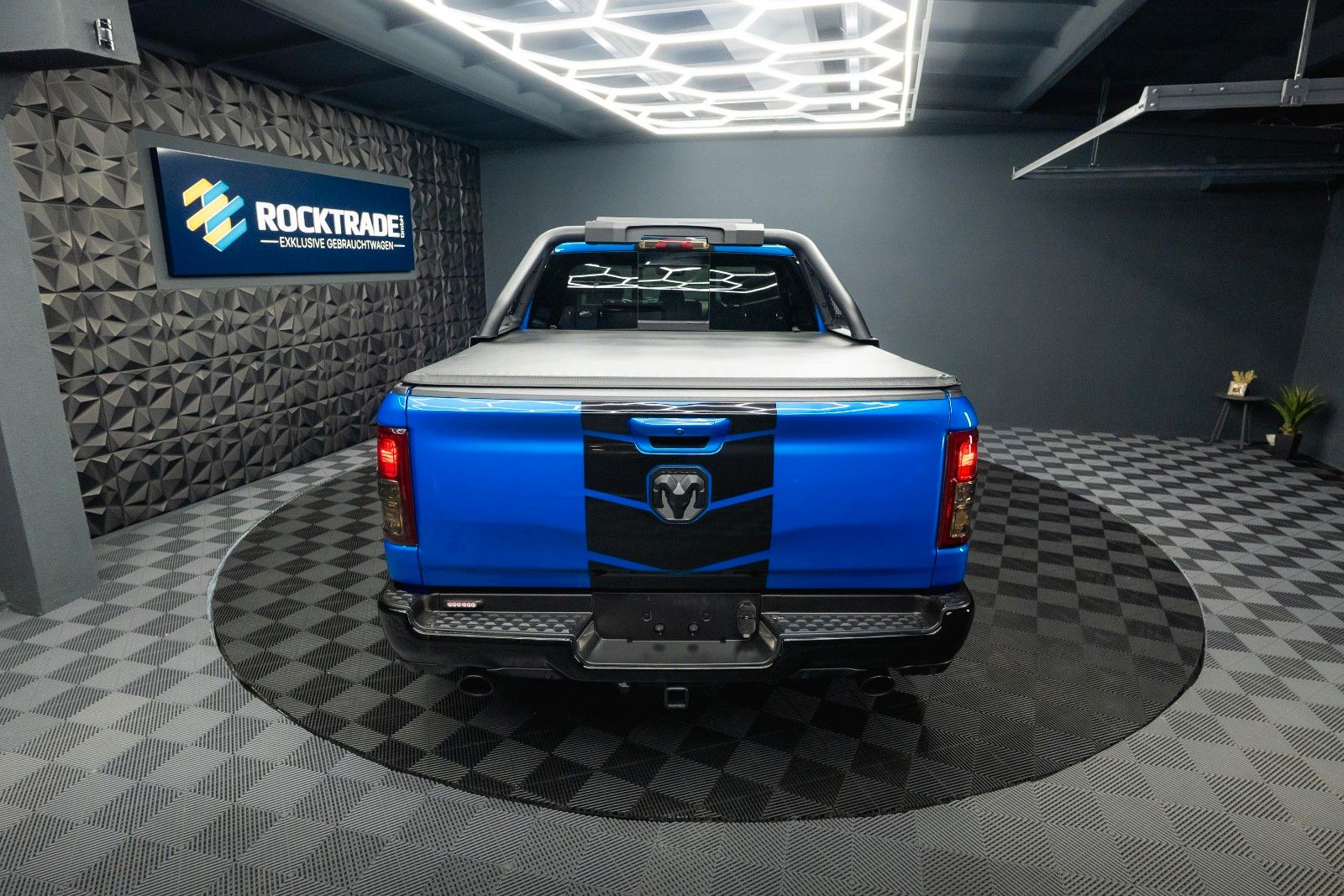 Fahrzeugabbildung Dodge RAM 5.7 V8 HEMI 4x4 OFFROAD Night-Paket *LED*