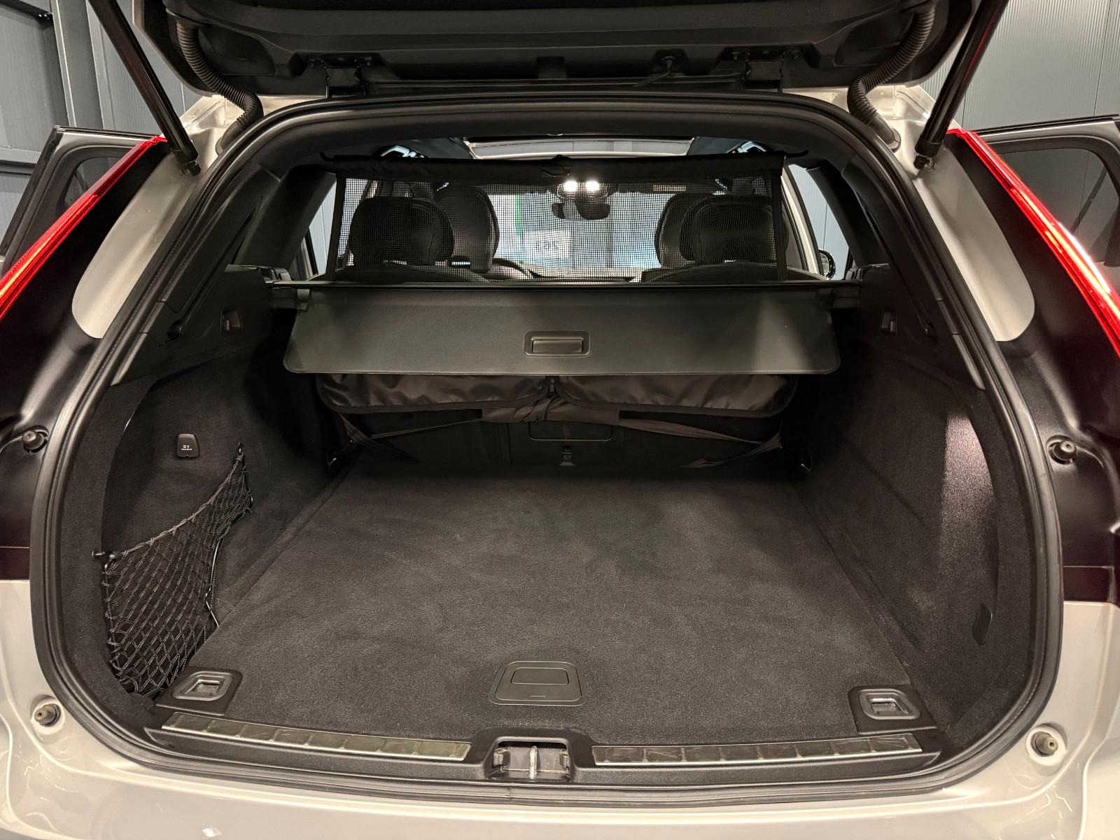 Volvo XC60 Plus Dark AWD *21Zoll*PANORAMA*Kristallglas