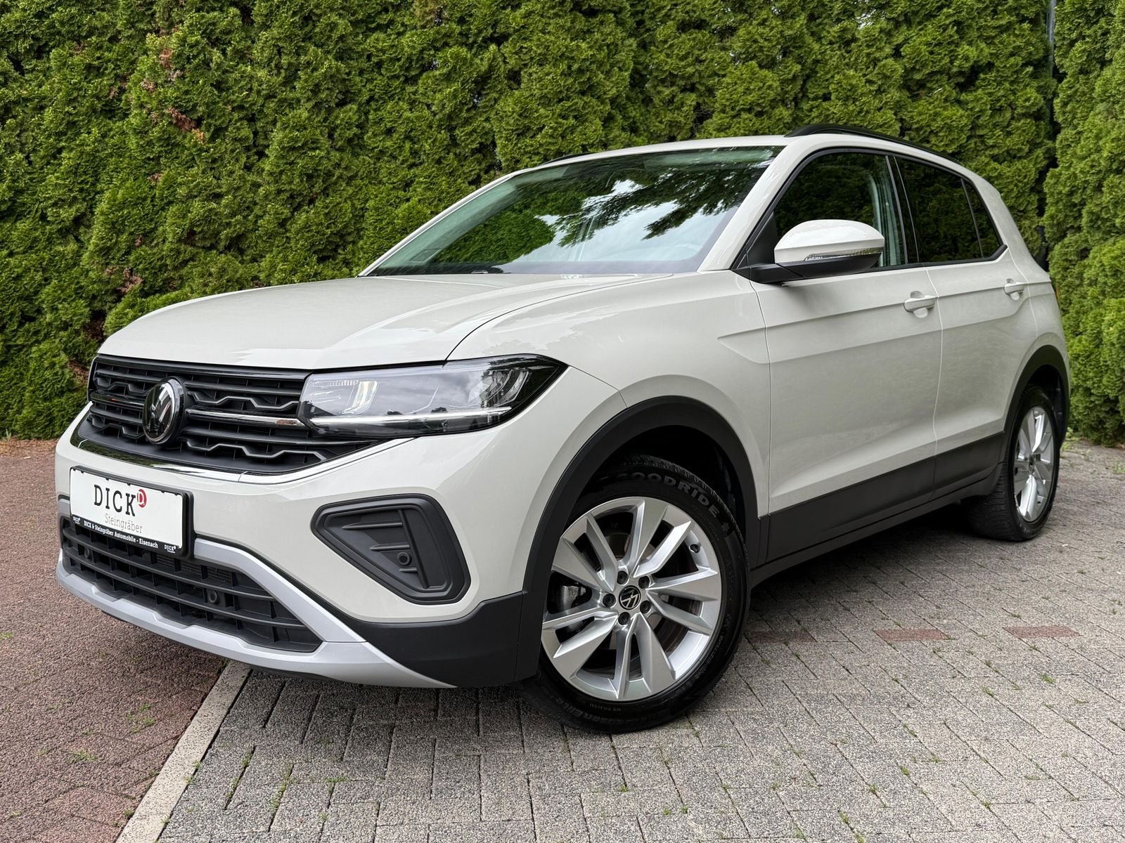 Fahrzeugabbildung Volkswagen T-Cross 1.0 TSI DSG Life LED+KAM+ACC+CARPL+SHZ+