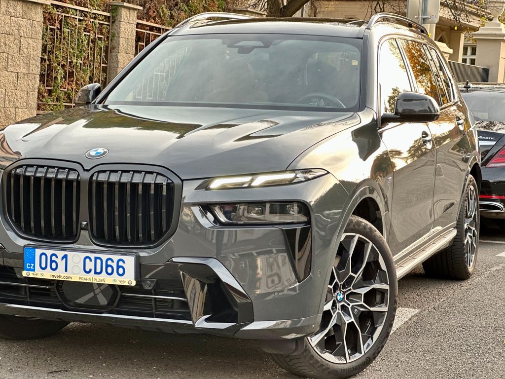 Image of BMW X7