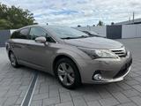 Toyota Avensis Kombi Executive - Toyota Avensis: Executive