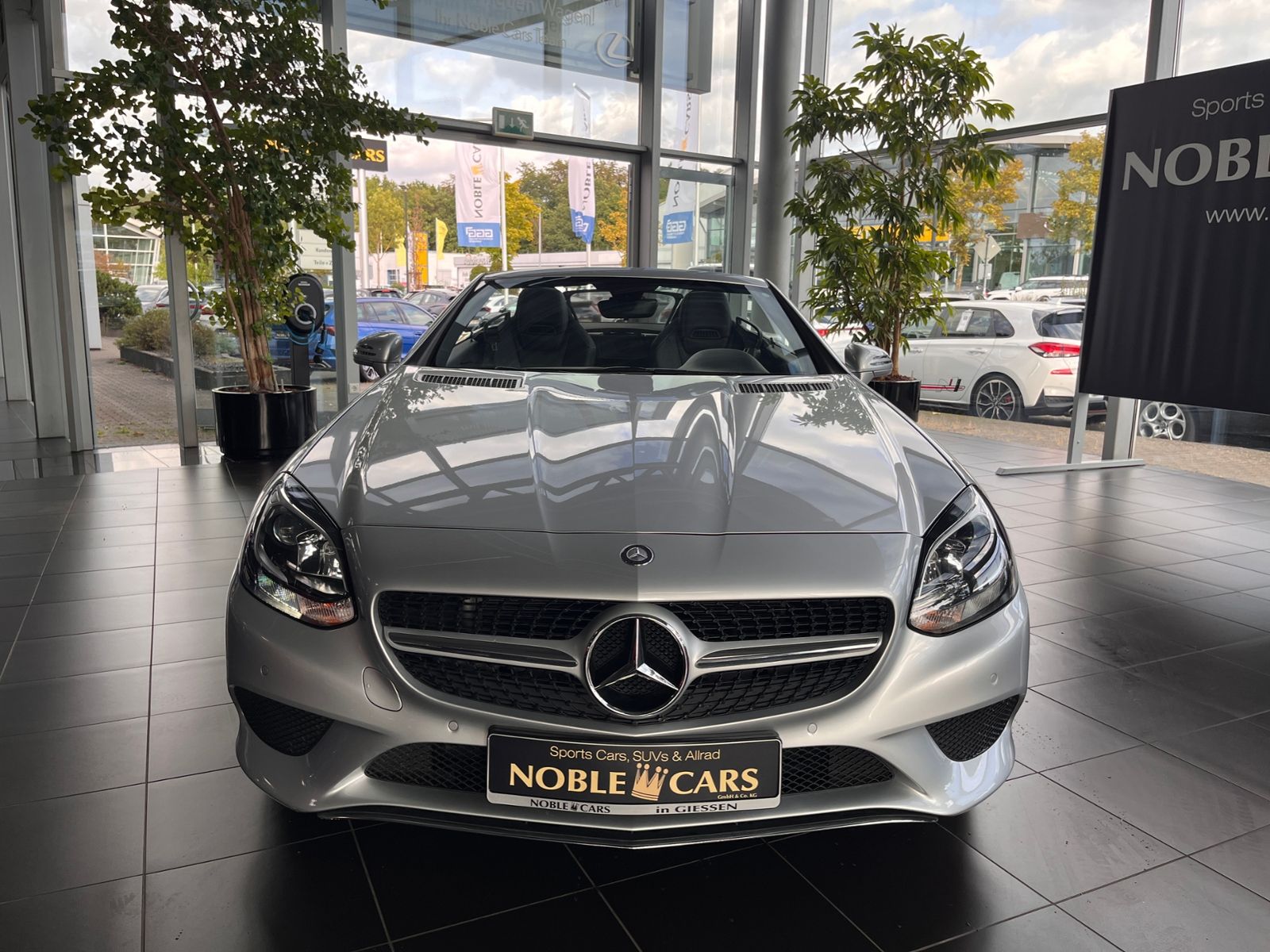 Fahrzeugabbildung Mercedes-Benz SLC 300 Roadster PANO NAVI ALU