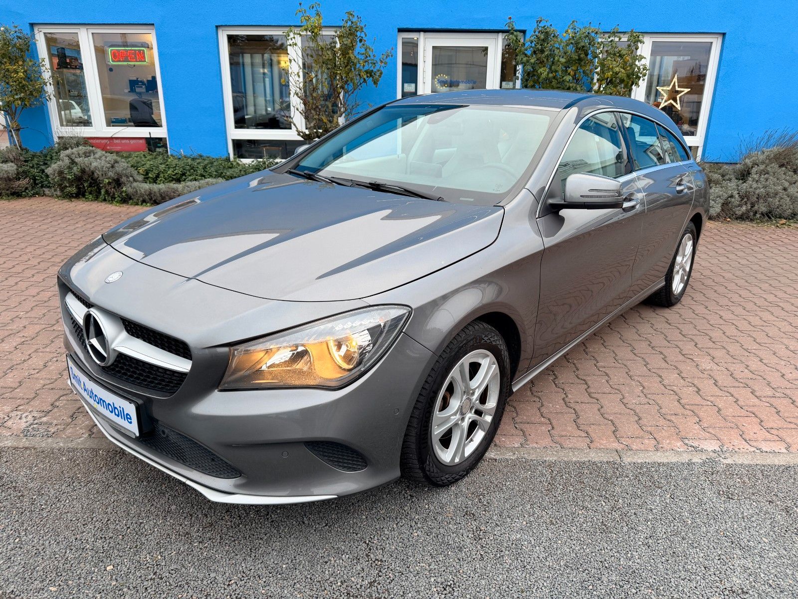 MERCEDES-BENZ CLA 180 Shooting Brake