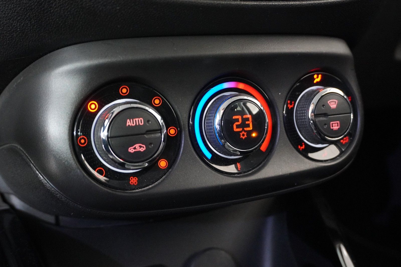 Fahrzeugabbildung Opel Adam S 1.4T SPORT NAVI/LED/SHZ/TEMP./OPC/PDC/USB