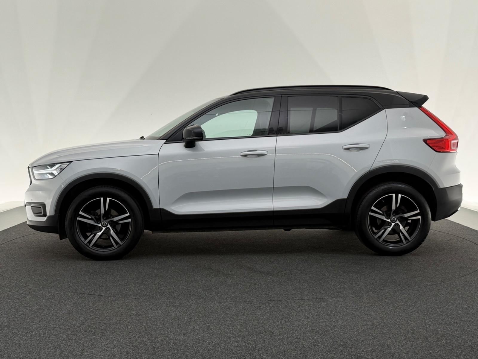 Volvo XC40 T3*R DESIGN*LED-R.KAM-APP-SHZ-LHZ-ACC-WLAN, миниатюра 4