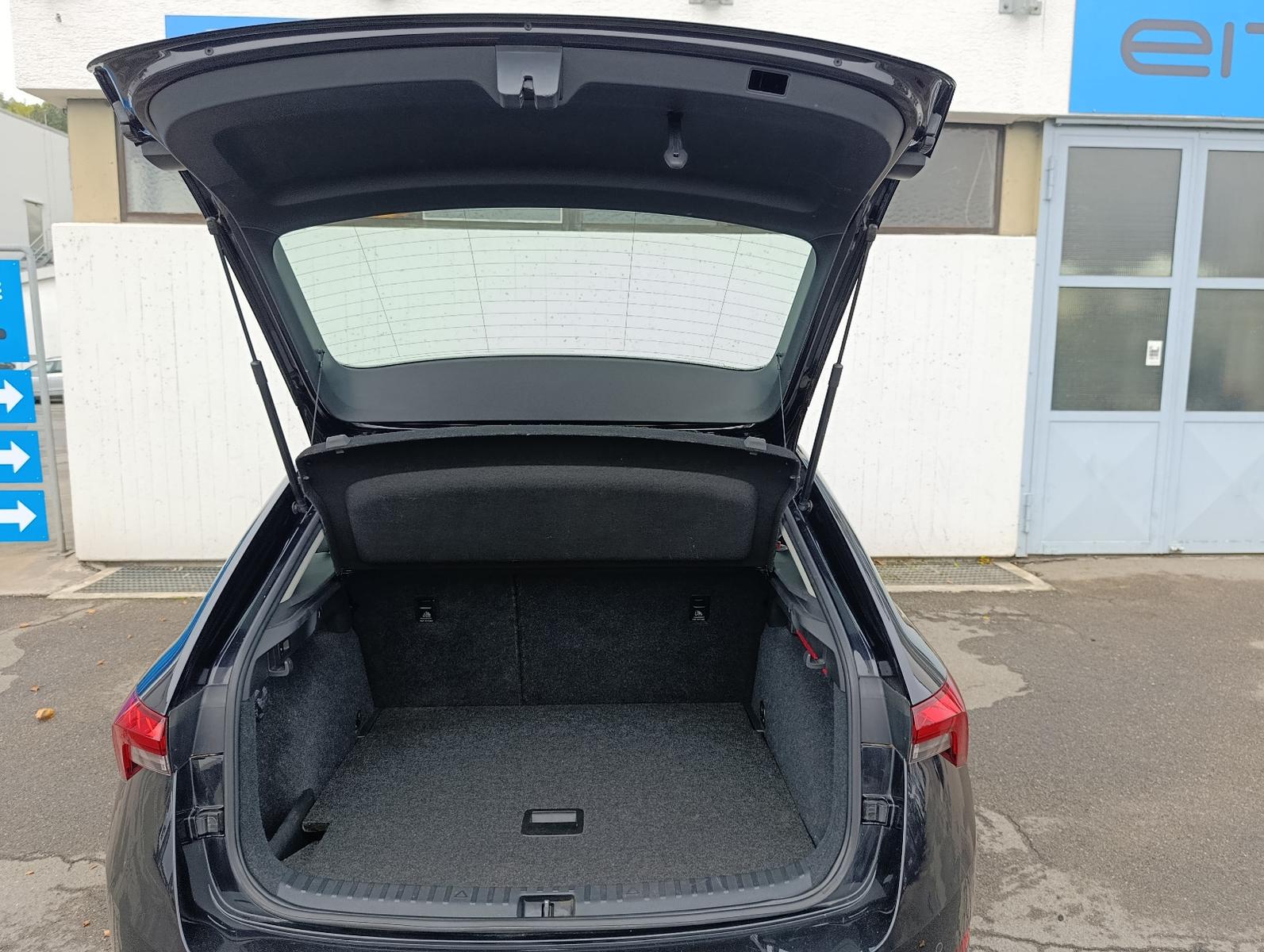 Skoda Scala Active Car Play Tempomat SHZ PDC AHK