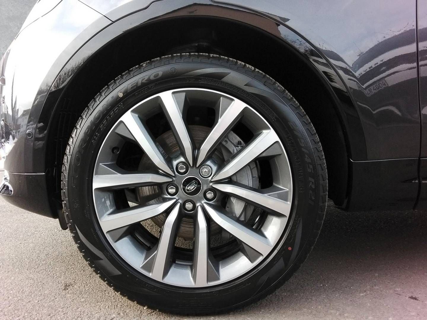 Fahrzeugabbildung Land Rover Discovery D250 Dynamic SE