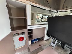 BUERSTNER Copa 500-Autm-Markise-Dieselheizung-Küche