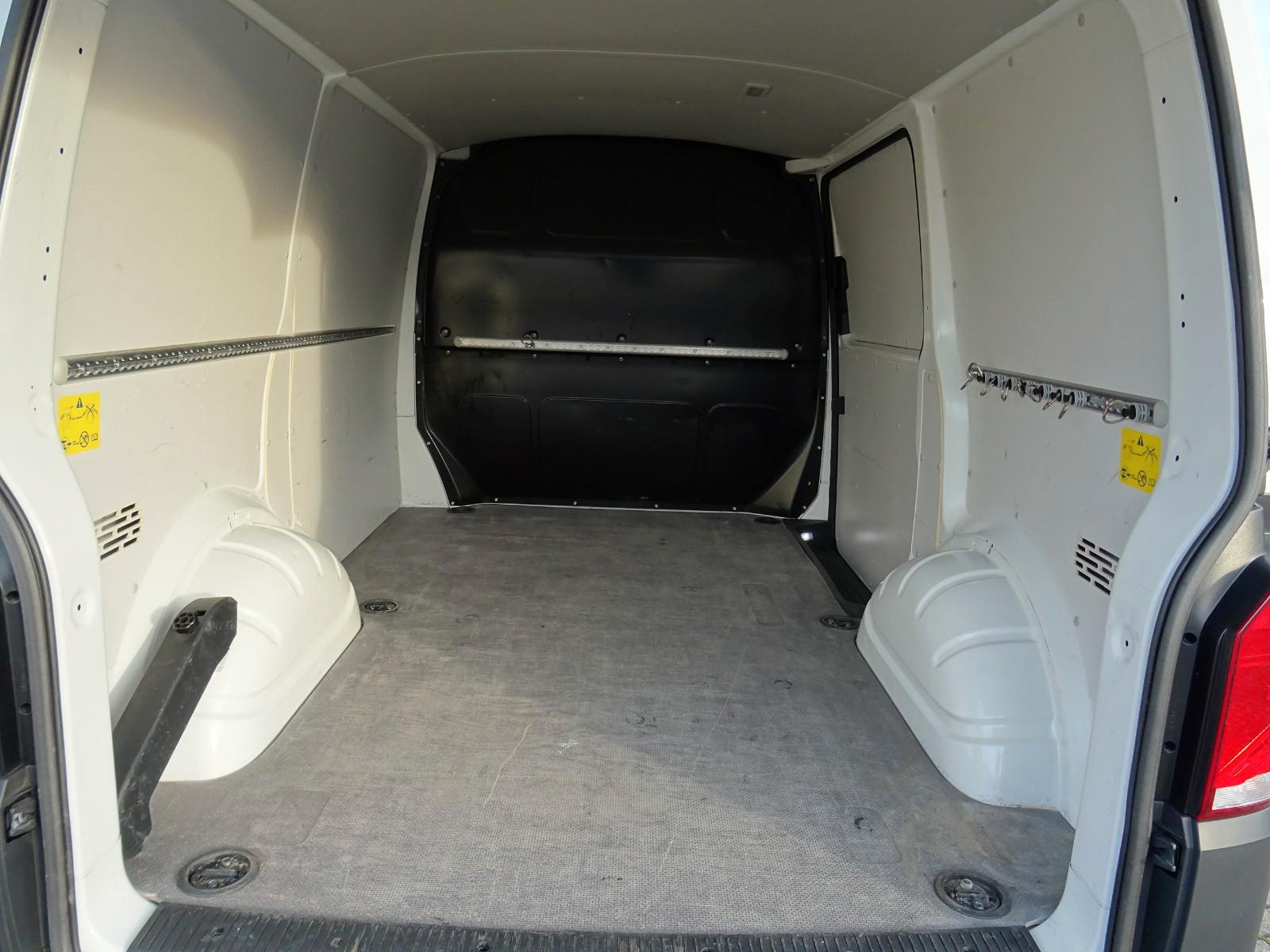 Volkswagen T6.1 Transporter Kasten AHK PDC Kamera Klima