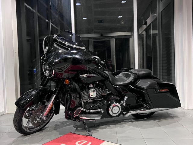 Harley-Davidson FLHXSE CVO Street Glide