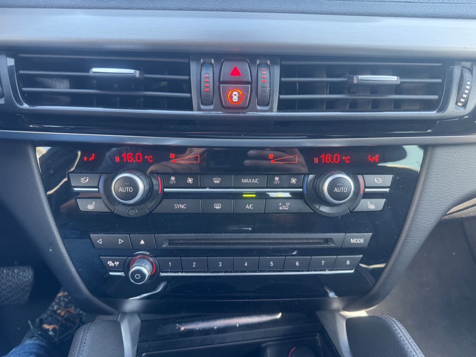 Fahrzeugabbildung BMW X6 xDrive 40 d M Paket HUD+LED+NAVI+Keyless