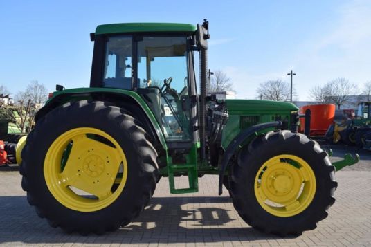 John Deere 6410