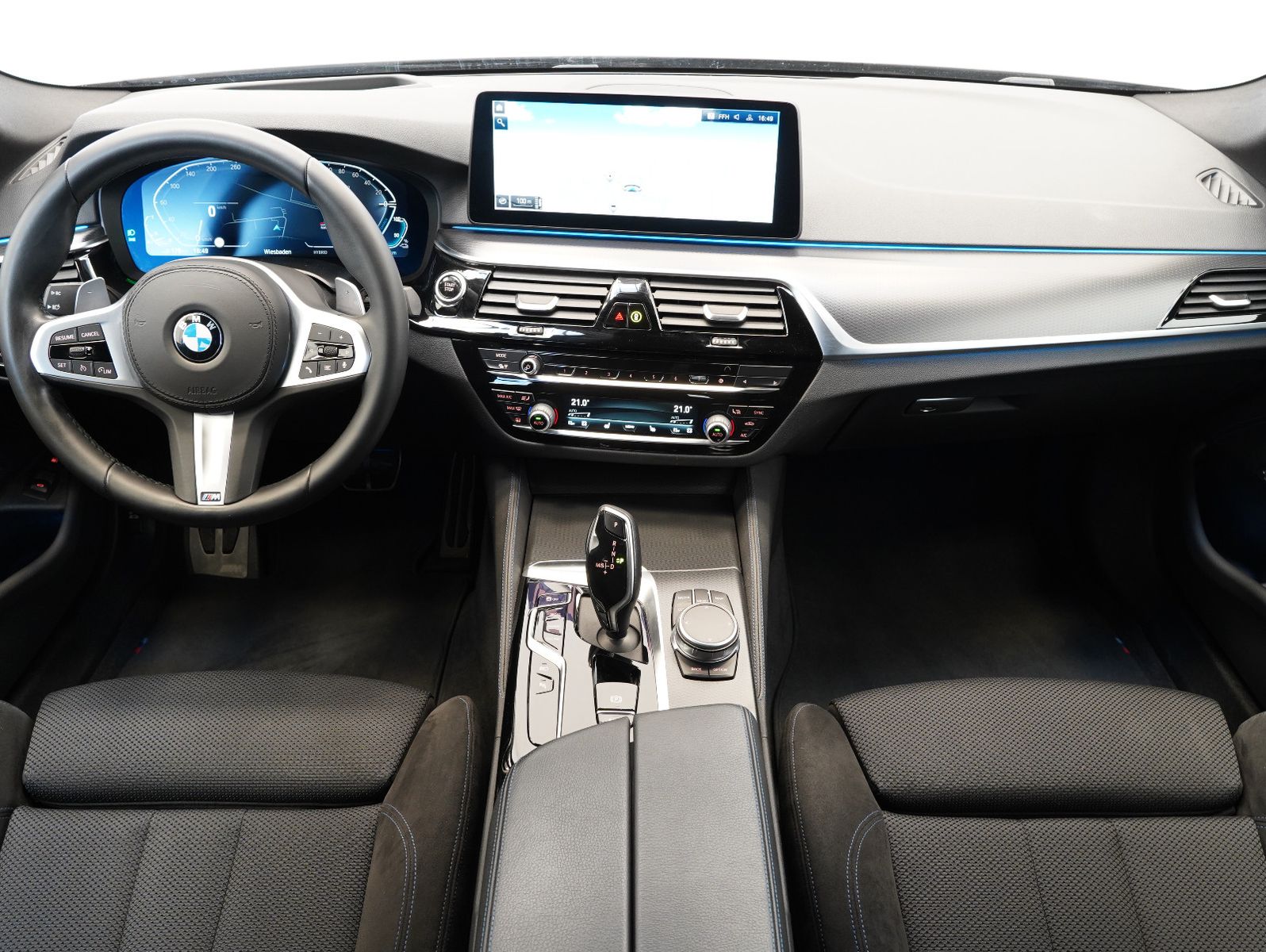 Fahrzeugabbildung BMW 530 e xDrive Touring M Sport SHADOW/HEADUP/AHK