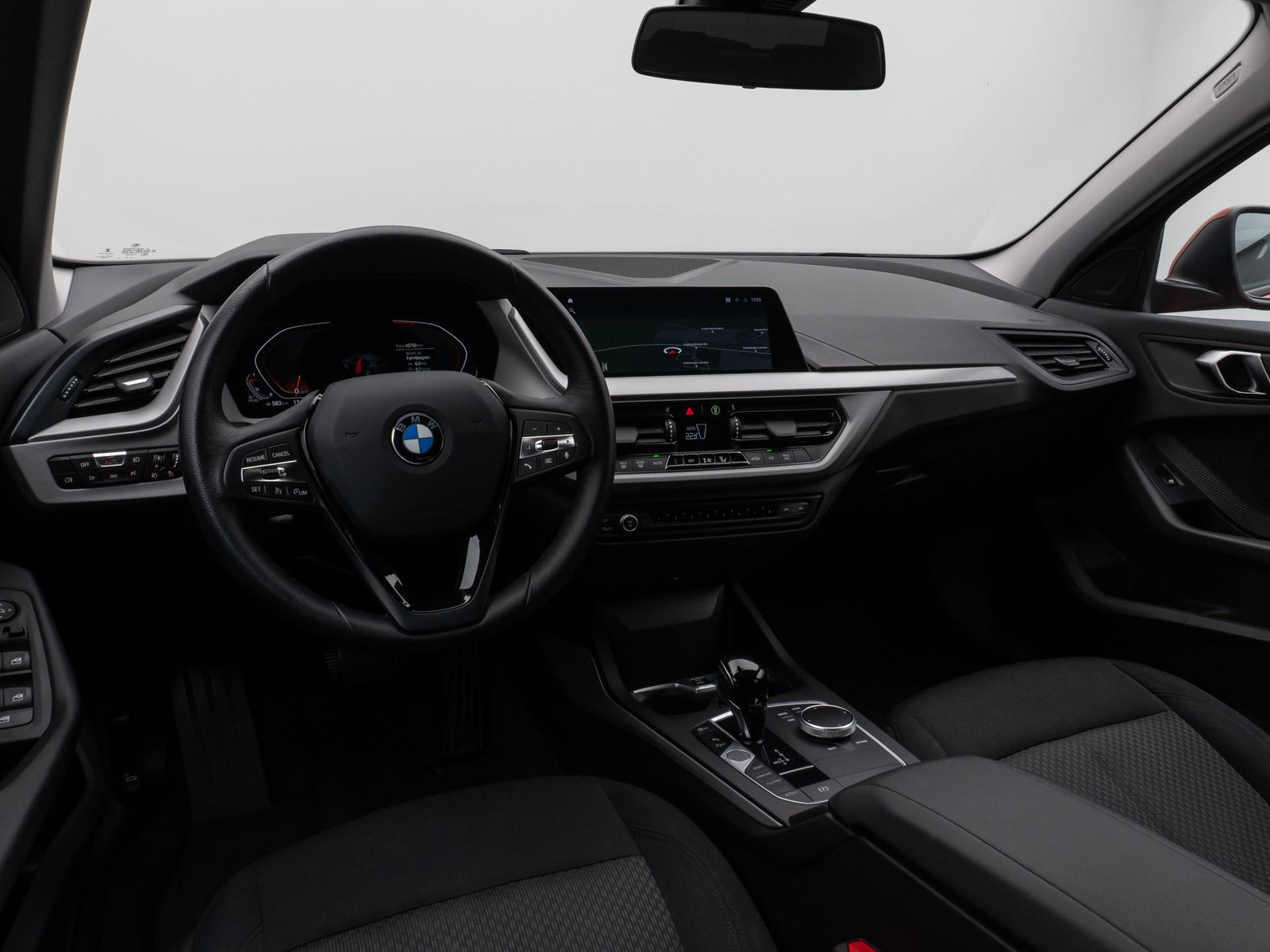 Fahrzeugabbildung BMW 120d  DAB HiFi AHK PDC Geschwindigkeitsreg LED