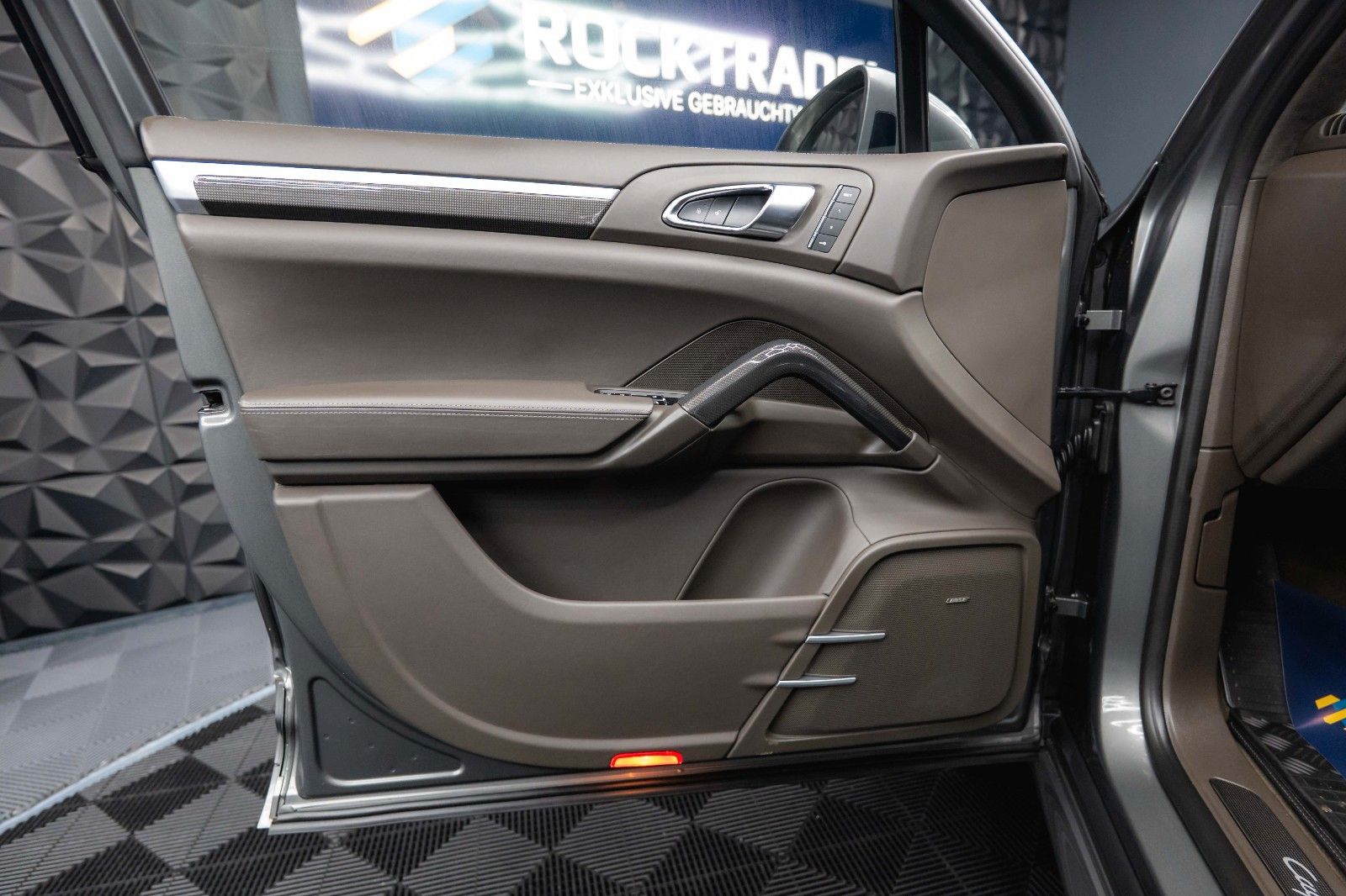 Fahrzeugabbildung Porsche Cayenne S Sport-Design Paket Carbon KERAMIK *LED