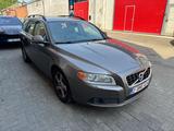 Volvo V70 Summum/Navi/Leder/Si-Hz/Xenon/Pdc/Ahk/Cruise - Volvo V70: Summum