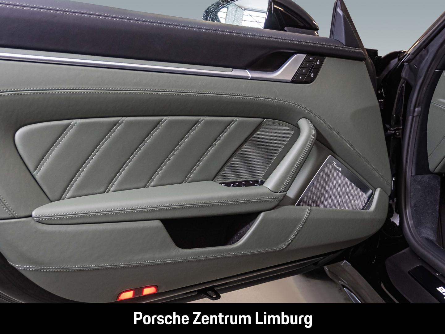 PORSCHE 992 911 CARRERA 4 GTS CABRIOLET