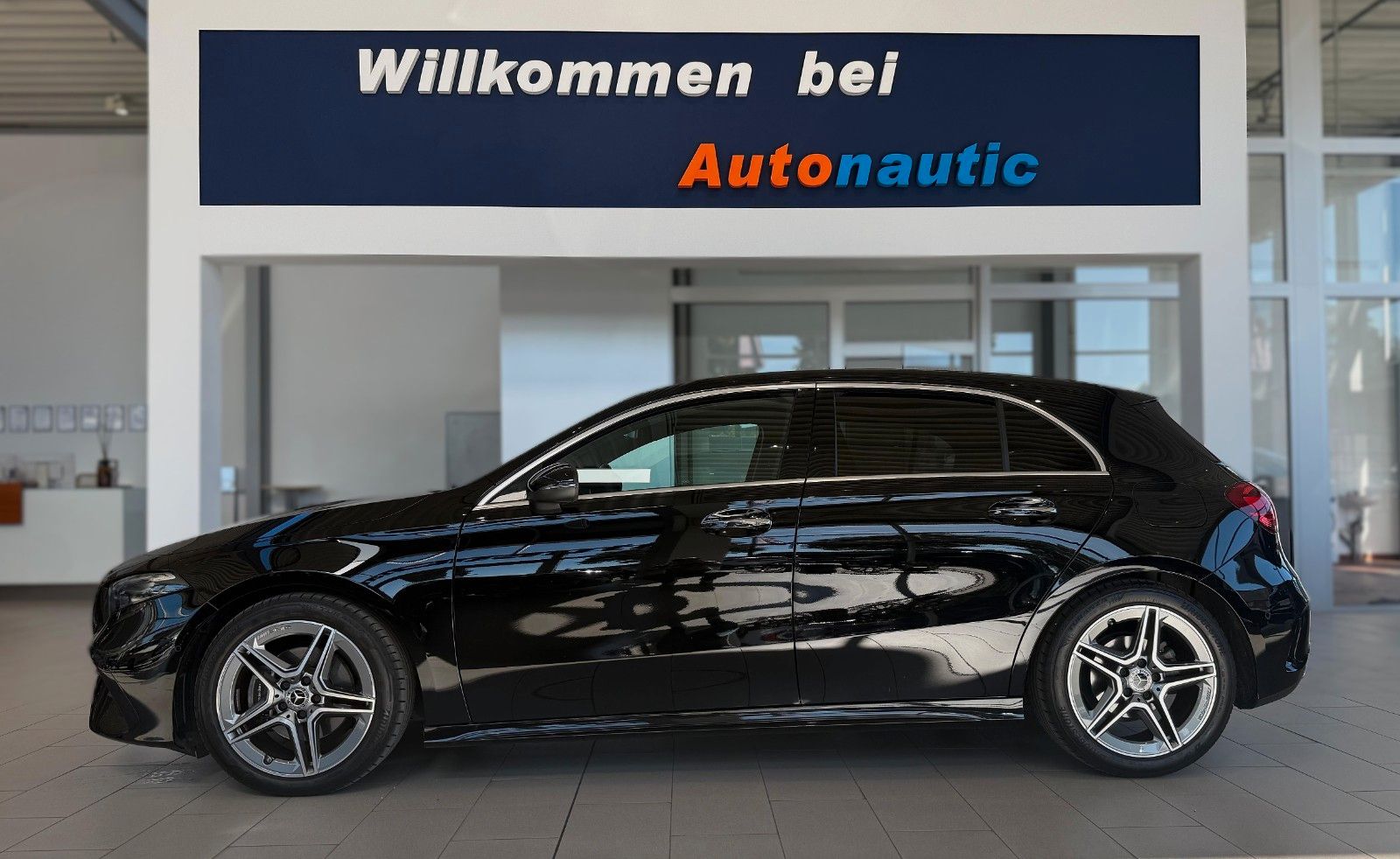 Mercedes-Benz A 180 AMG MBUX CAM tLEDER CARPLAY LED VIRTUAL foto 4