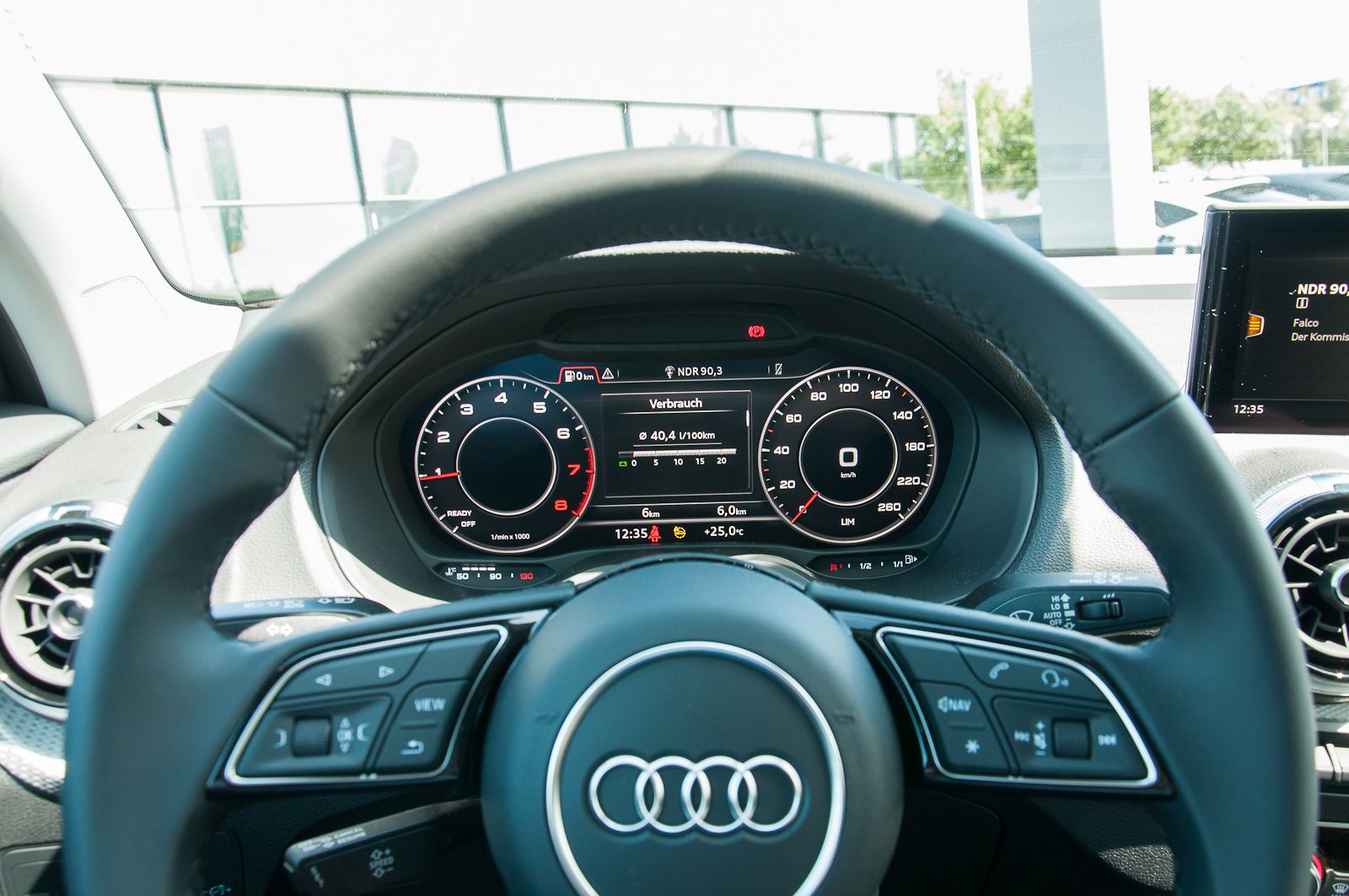 Fahrzeugabbildung Audi Q2 35 TFSI 110(150) kW(PS) Schaltgetriebe
