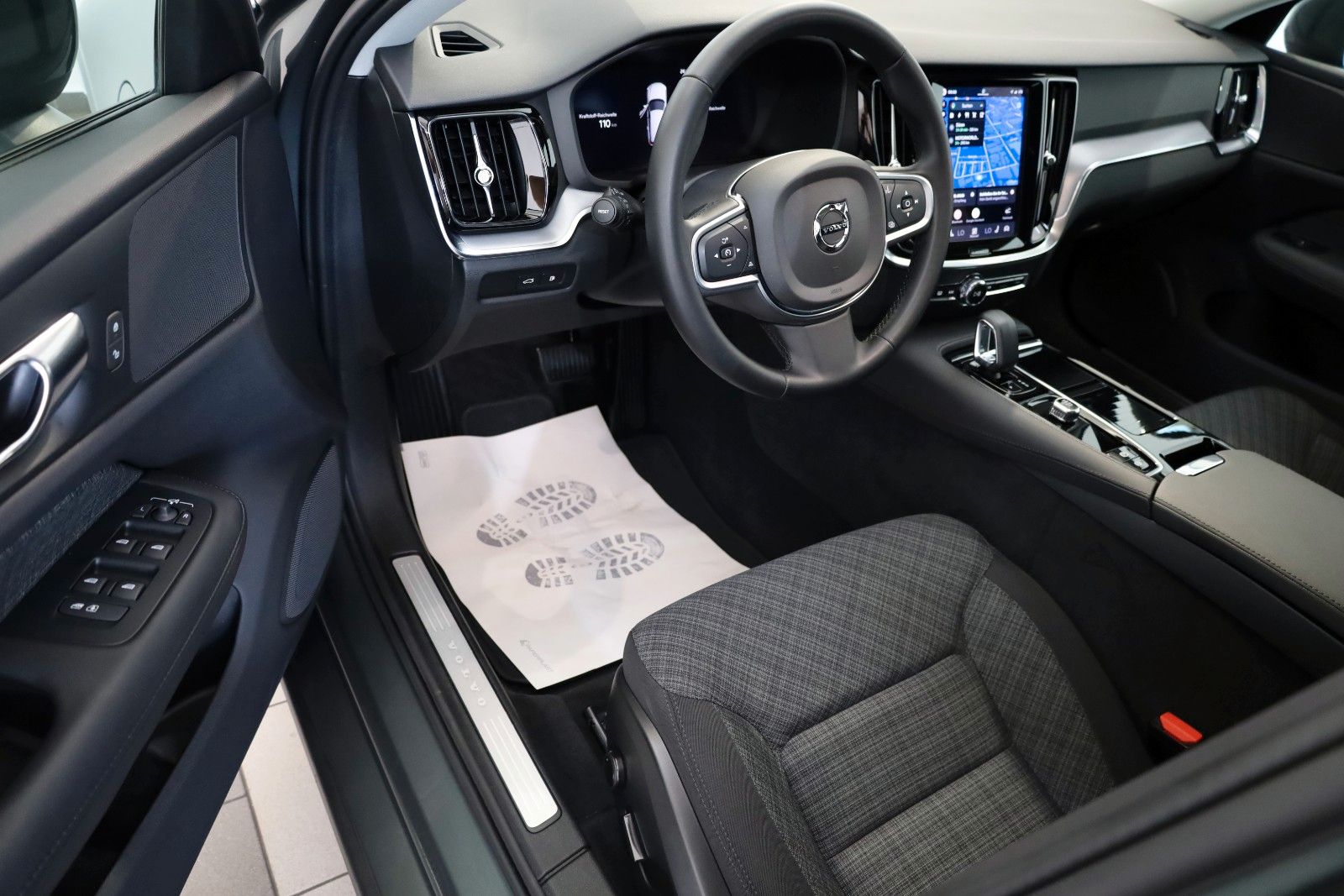 Fahrzeugabbildung Volvo V60 Core T6 Recharge AWD, Navi,Standhz.,AHK e+WR