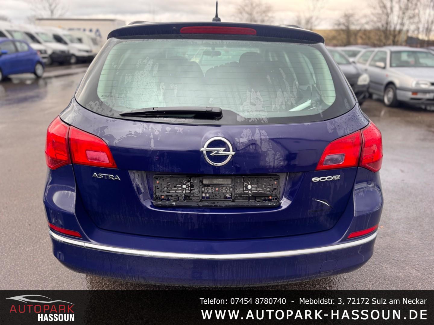 Opel Astra 2012 — photo 9