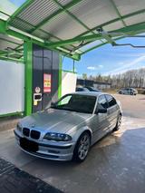 BMW 323i E46 - BMW 323 aus 2000: 323i