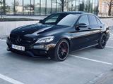 Mercedes-Benz C 63 AMG Mercedes-AMG C 63 S Mercedes-AMG S - Mercedes-Benz C 63 AMG mit Benzin-Antrieb: Limousine