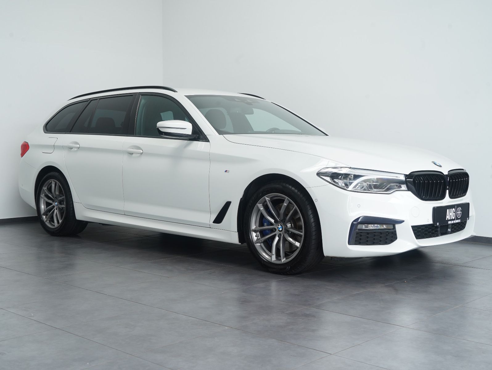 Fahrzeugabbildung BMW 530 i Touring M Sportpaket ACC/FERNPARKEN/AHK