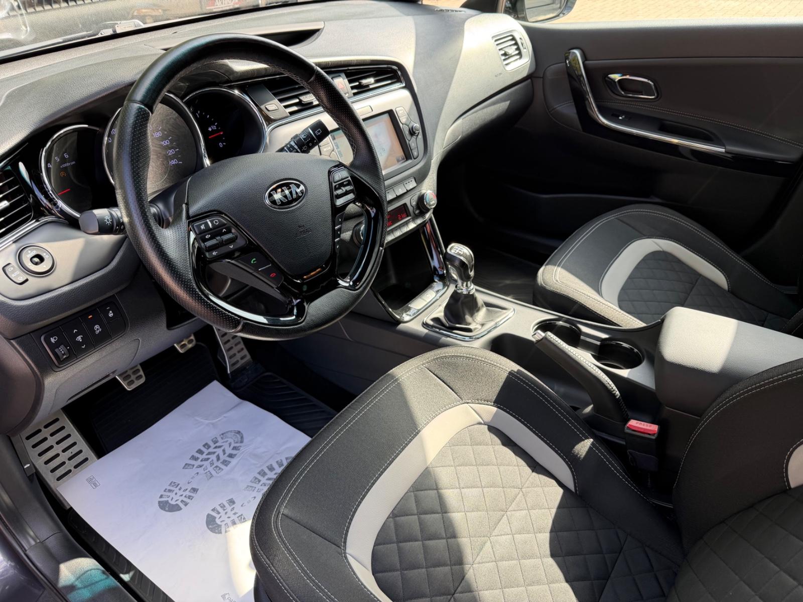 Kia cee'd Sportswagon GT-Line 2.Hand 86tkm Pano Navi