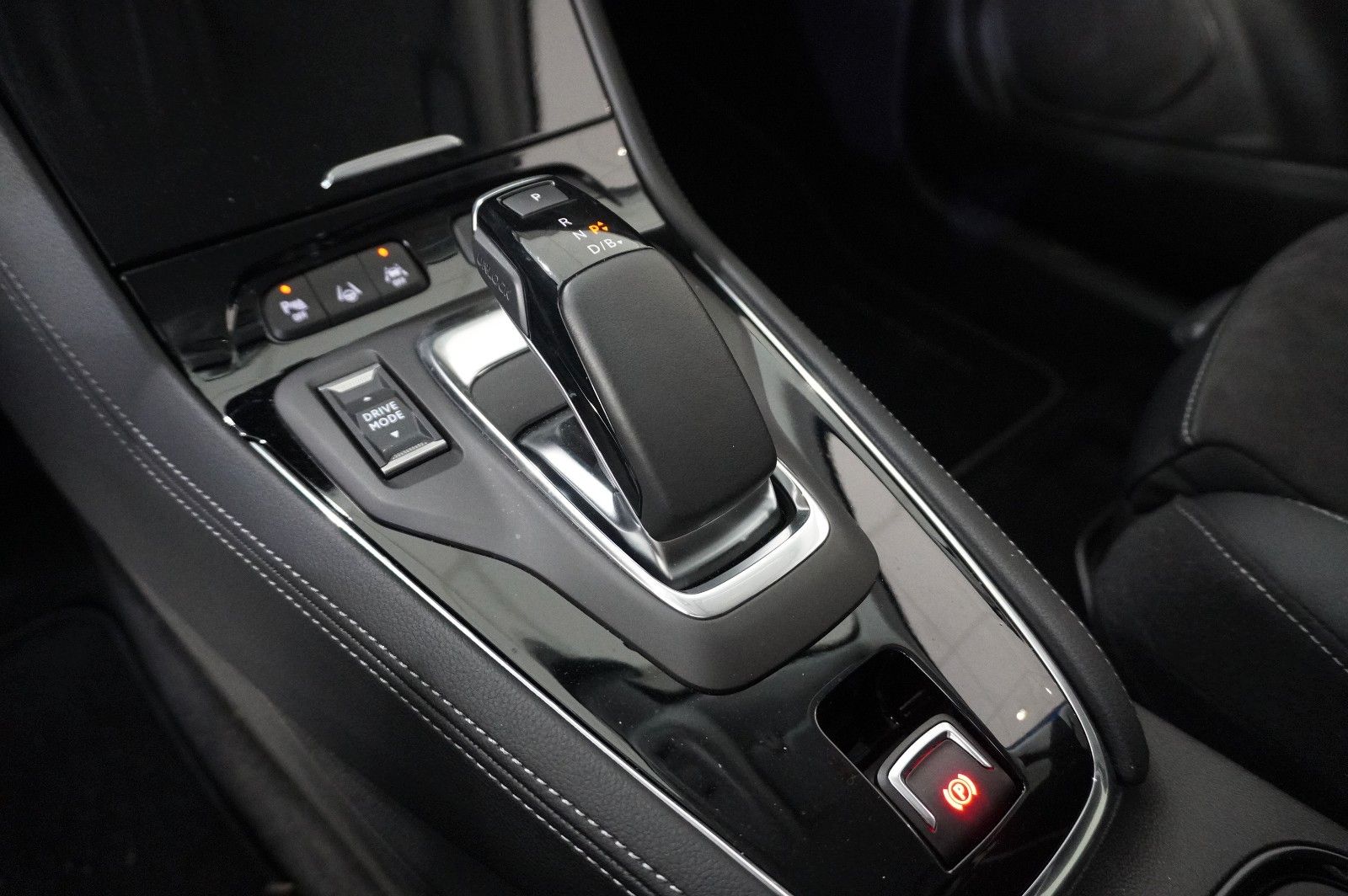 Fahrzeugabbildung Opel Grandland (X) 1.6T GSe 4HYBRID NAVI/LED/KAMERA