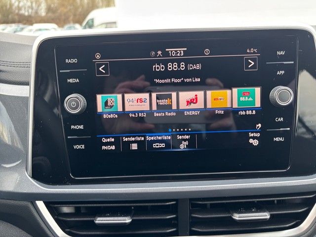 Fahrzeugabbildung Volkswagen T-Roc  1.5TSI DSG Style AHK+GJR+KAMERA+SHZ+NAVI+
