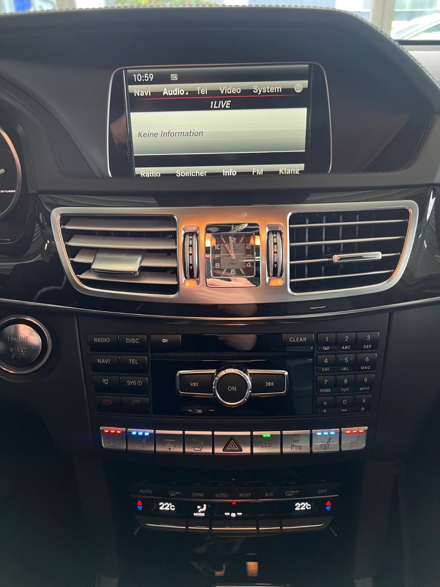 Fahrzeugabbildung Mercedes-Benz E 63 AMG E Lim. *DIAMANTWEISS*MB-SCHECKHEFT*