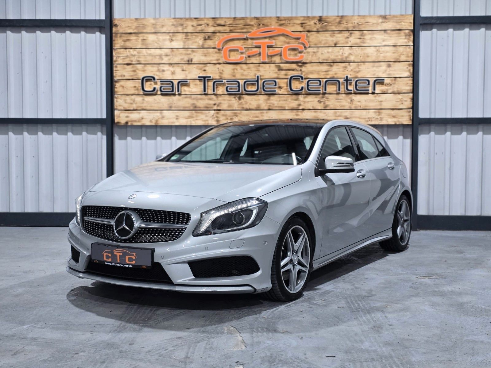 Fahrzeugabbildung Mercedes-Benz A250 AMG-Line/Panorama/Navi/8fach/TÜV-NEU