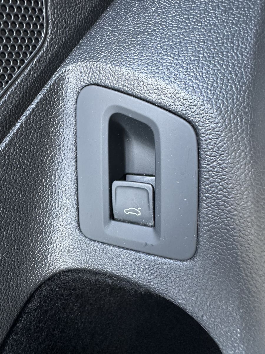 Fahrzeugabbildung Volkswagen Passat Variant R-Line NAV+MATRIX+AHK+PANO+HEADUP