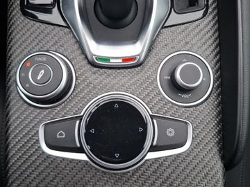 Alfa Romeo Giulia Quadrifoglio 2.9 V6 Bi-Turbo Kam.+KeyLess