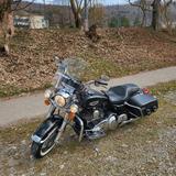 Harley-Davidson Road King Classic, Schwarz mit viel Chrom - HARLEY-DAVIDSON ROAD KING CLASSIC