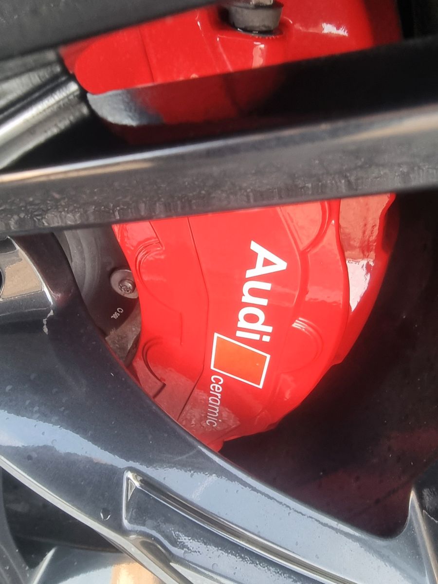 Fahrzeugabbildung Audi RS6/Dynamik Plus/Keramik/Sportabgas/RS-Fahrwerk