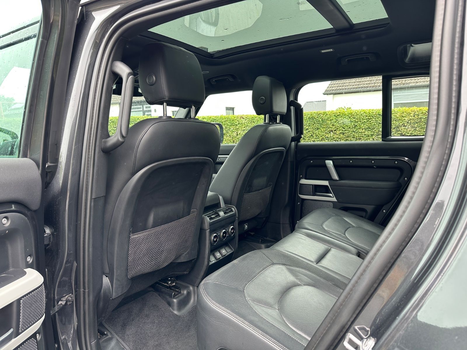 Fahrzeugabbildung Land Rover Defender 110 X-Dynamic 7Sitzer*MERIDIAN*LEDER