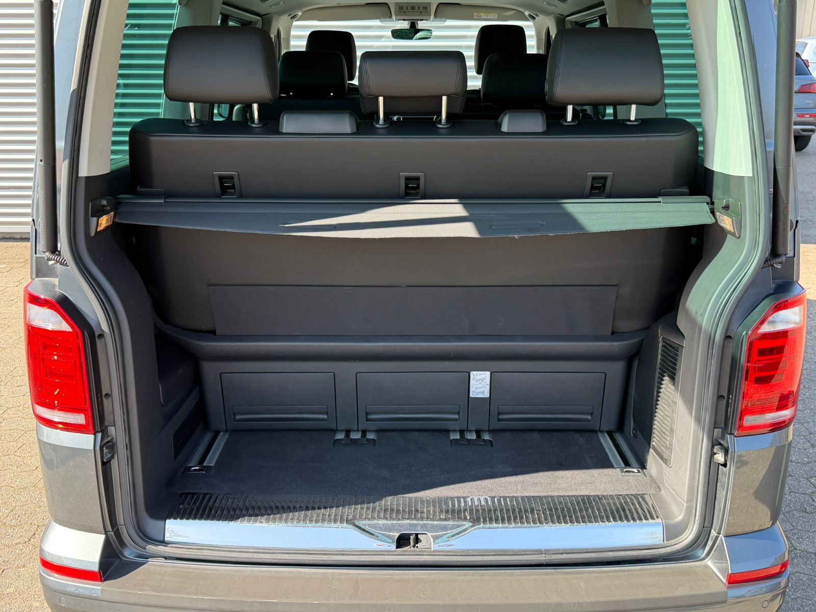 Fahrzeugabbildung Volkswagen T6 Transporter Bus Multivan Highline