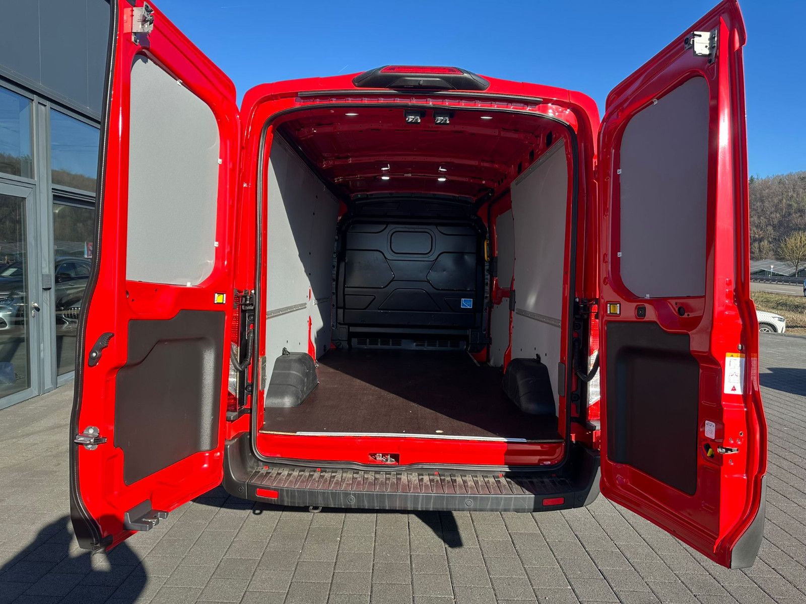 Fahrzeugabbildung Ford Transit 350 L3H2 *KLIMA*3 SITZE*KAMERA*PDC*TEMPO